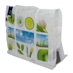 Witte tas met natuurafbeeldingen aan de zijkant.