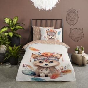 Dekbedovertrek met dierenontwerp in slaapkamer