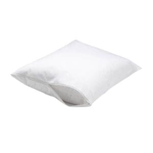 Wit kussen op witte achtergrond