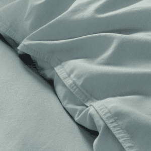 Close-up van lichtgroen katoenen dekbedovertrek